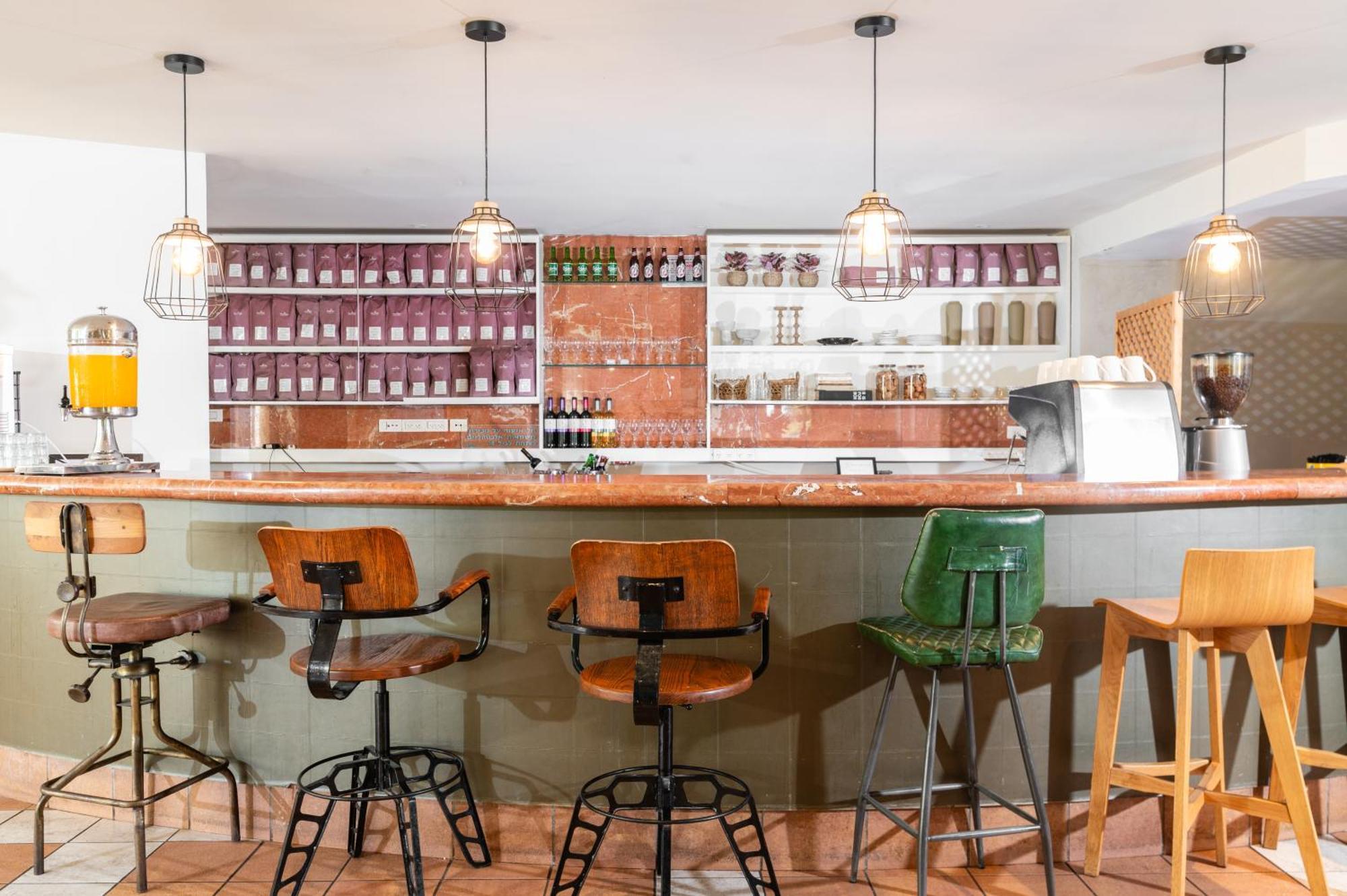 Eden Inn Зихрон Яков Екстериор снимка